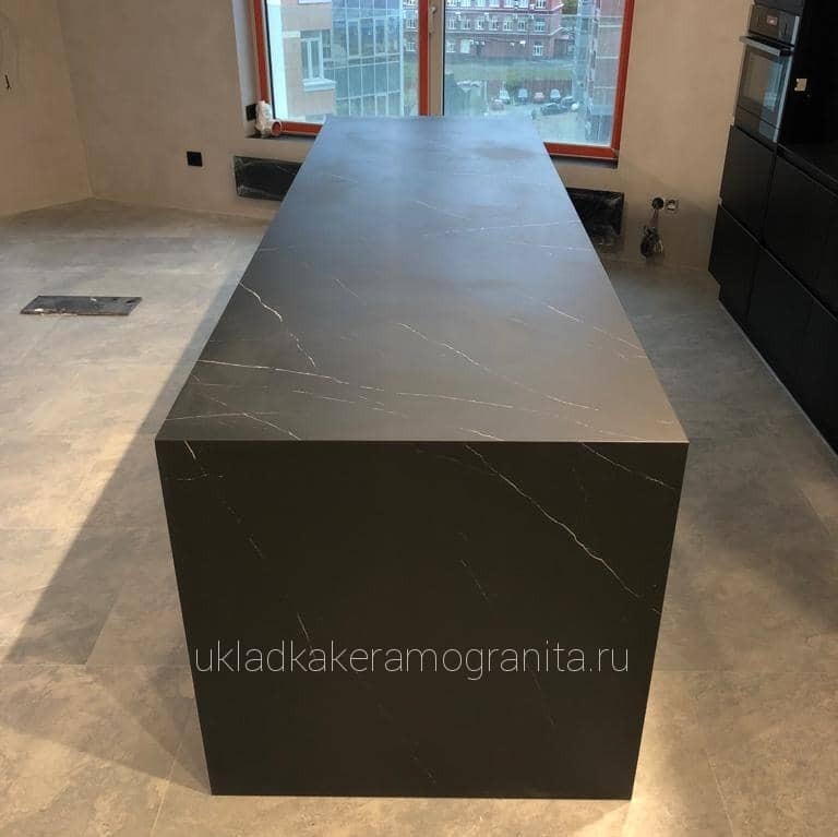 Ostrov_iz_krupnoformatnoy_plitki