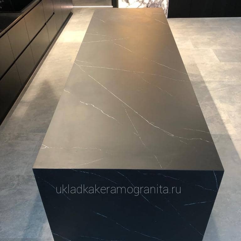 Stoleshnica_iz_shirokoformatnoy_plitki